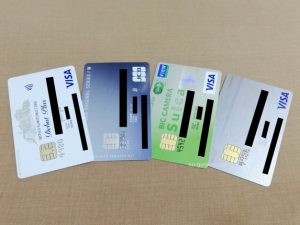 学生におすすめのクレジットカード(現物)