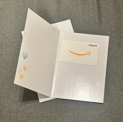 Amazonギフト券のグリーティングカードタイプの実物（カードを開いたところ）